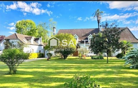 Authentique Béarnaise avec beaucoup de charme d'environ 213 m2 avec gîte d'environ 50 m2, garage , dépendances ...