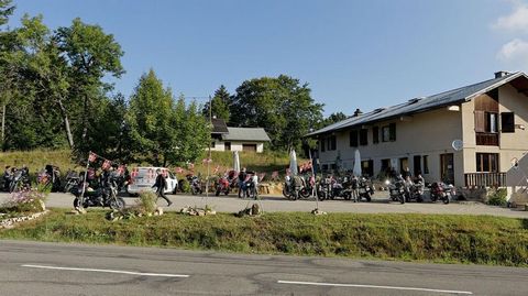 SAFTI vous proposer à la vente, sensibilisé par des montagnes savoyarde (Bauges) dans le village de la Feclaz, ce charmant hôtel(studio)-restaurant et crêperie)...