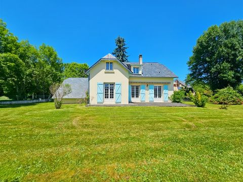 Maison à vendre 5 pièces avec double garage et dépendances sur une vaste parcelle à ODOS (65)