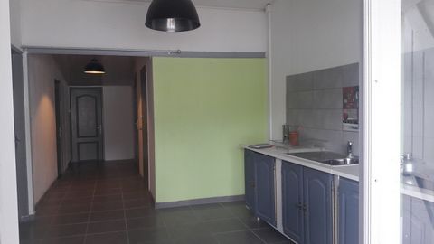 À LOUER  Local professionnel de 90 m²  La Possession (Camp Magloire)