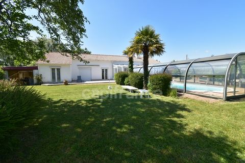 LA BARRE DE MONTS ( 85) Vendée proche île de NOIRMOUTIER Maison en 2 logements à vendre 224 m² ,12 pièces piscine terrain clos 1477m², 2 vérandas, 6 chs, 2 WC , 2 SDE ,1 SDB, garage