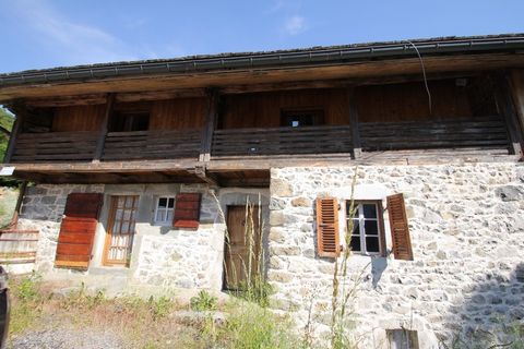À vendre - Authentique ferme de 270 m2 sur les hauteurs de Saint Jean-de-Sixt