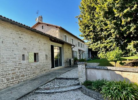 Superbe Logis avec piscine intérieure chauffée et court de tennis