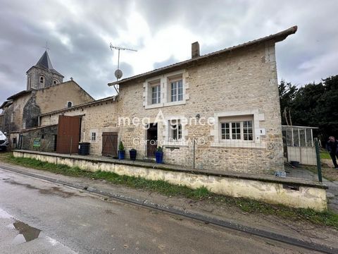 Belle maison de bourg en pierre à fort potentiel