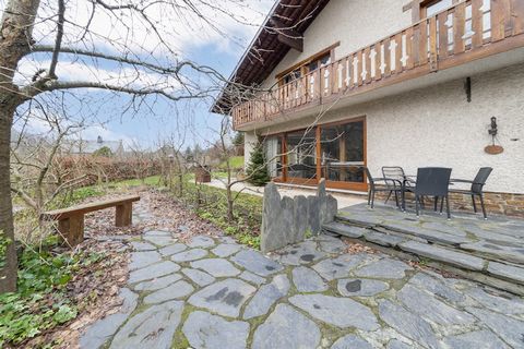 Located in the heart of the tranquil village of Membre, this charming Tyrolean-style holiday home offers a unique blend of comfort, character, and panoramic views of the Semois Valley. Once the inspirational retreat of painter Yvonne Tellier, the hom...