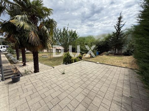 Location: Primorsko-goranska županija, Rijeka, Hosti. RIJEKA - fantastic apartment with its own garden of 280m2 and 2 parking spaces The apartment consists of a hallway, bathroom with toilet, kitchen with dining room, living room, two bedrooms, cover...