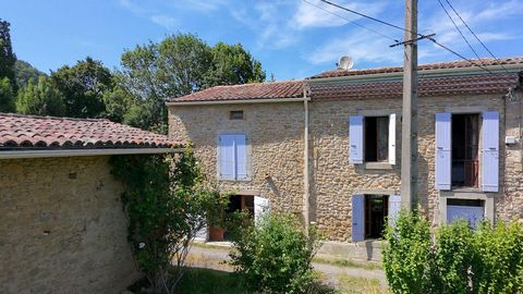 Maison spacieuse en pierre de 125 m² avec dependances