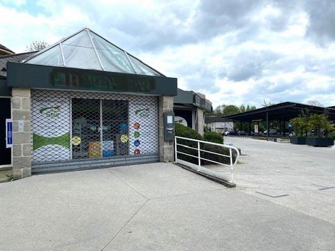 Local Commercial Plein Centre d Ville Malemort 295m2 Parking
