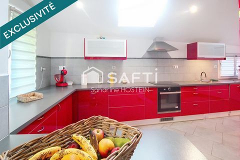 Jolie Maison rénovée avec 3 chambres, 2 salles de bain et garage!