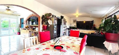 Située dans un quartier résidentiel agréable, cette maison des années 50 offre un cadre de vie confortable, fonctionnel et plein de charme sur une belle parcelle arborée. Érigée sur un sous-sol total, la maison développe environ 106 m² habitables (en...