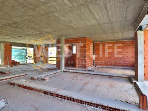 Magnifique appartement neuf de 3 chambres, avec des finitions modernes et une excellente orientation solaire, idéal pour ceux qui apprécient le confort, la fonctionnalité et la commodité dans la vie quotidienne. Son emplacement privilégié à côté de l...