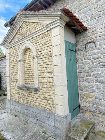 BONNINGUES à vendre demeure de caractère , 143m2, 3 chambres , un bureau, jardin 837m2, terrain constructible 147m2