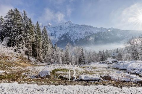 Terrain Coupeau A Situated on the heights of Coupeau at an altitude of 1,280 meters and less than 15 minutes from the center of Chamonix, this plot offers breathtaking views of Mont Blanc and guarantees one of the best sun exposures in the valley. Th...