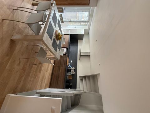 Ensemble de 2 maisons en pierres avec murs commerciaux