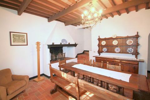 Spazioso ed esclusivo, questa è una casa colonica con 10 camere da letto a Montescudaio, vicino alla costa toscana. Ha una piscina privata circondata da sedie a sdraio e ombrelloni per godersi le estati. L'agriturismo è eccellente per riunire un tota...