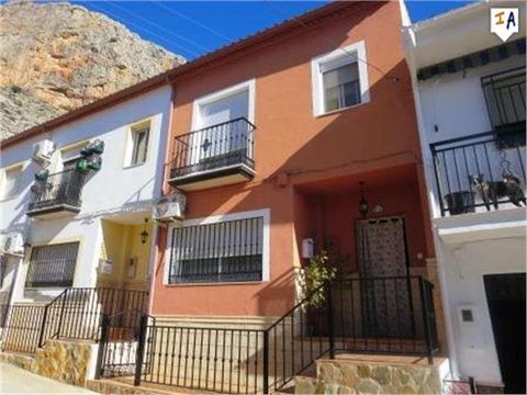 This beautiful townhouse is located on the outskirts of the town of Loja. Loja is a busy town with all the large supermarkets, shops, bars and restaurants close by and good access to transport. The property can be accessed front the rear to the priva...