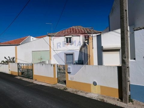 Description HOUSE T2 - ODRINHAS - SINTRA House T2 for total remodeling. In a completely requalified area, with beautiful green spaces, very quiet and with all the traditional commerce a 5 minute walk. Next to the Archaeological Museum of São Miguel d...