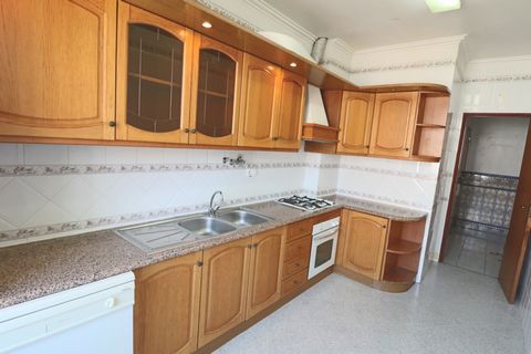 2 bedroom apartment (3 rooms) with storage in the Fort of the House.The property is rented. Renovated kitchen with granite countertop. Pantry, generous areas. It has 2 enclosed balconies. One of the bedrooms with wardrobe. Bathroom with bathtub and w...