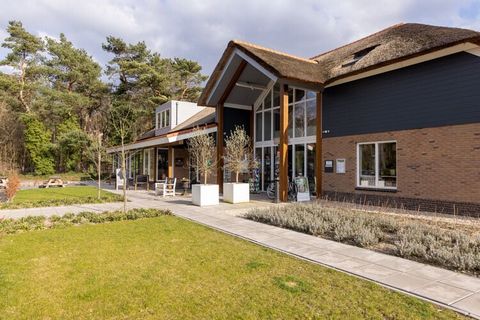 This detached bungalow is located in the beautiful holiday park De Veluwse Hoevegaerde, in the middle of nature and only 15 km from Harderwijk. The ground floor bungalow is furnished in a comfortable and complete way. There is a living room with TV a...