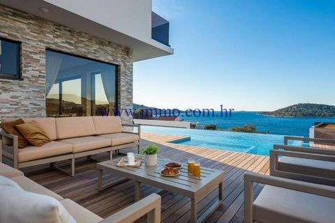 For sale a beautiful luxury villa located in a charming coastal town near Rogoznica, only 150 meters from the crystal clear sea. The villa has two floors with stunning open views of the ore and the surrounding area, and are interconnected by internal...