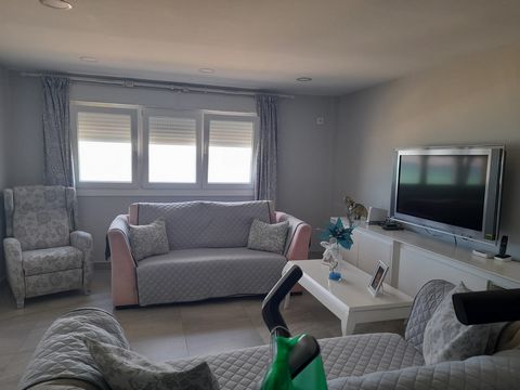 New front-line beach apartment for sale in La Linea. It has 3 bedrooms and 2 bathrooms. There are only 6 neighbours and the block has a communal 200m2 solarium right above. So it is effectively a top floor apartment with lift access. The views are wo...