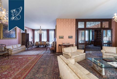 In the heart of Rovigo's historical town centre, in a Venetian town there is this exclusive historical building for sale. This elegant estates measures 1,060 sqm and has four floors, including a top floor that is home to a spacious hobby room, a...