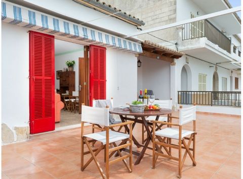 Just 450 meters from the beach of Can Picafort, this Mallorcan house for 6 people is ideal for a family holiday or a small group of friends. This Mediterranean-style house has a fantastic terrace with an awning where you sit to breathe and feel the g...