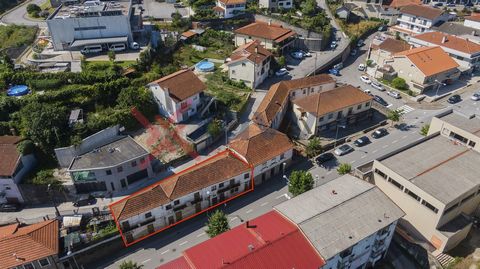 Gebäude zum Verkauf mit 3 Blöcken unabhängiger Nutzung, im Zentrum von Vieira do Minho, 10 Minuten vom Damm von Caniçada und dem Nationalpark Peneda Gerês sowie 20 Minuten von der Stadt Braga entfernt. In den 3 Blöcken der unabhängigen Nutzung gibt e...