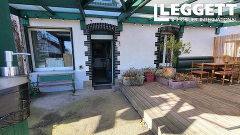 A16135 - Superb opportunity. Located in the village of Ste Marie, large house, which was previously a bar-restaurant. This could easily become a family home and is ideally situated close to the town of Redon. It does have mixed commercial and habitat...