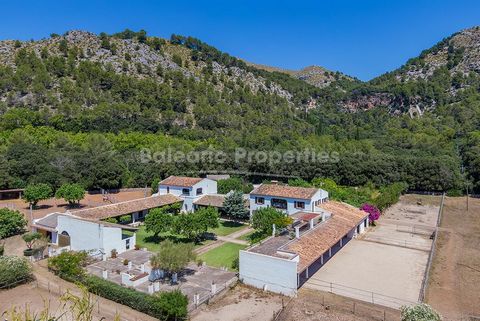 Unique country house in one of the most beautiful valleys near Pollensa This magnificent and traditional estate of almost 20 hectares, is located in a wonderful valley called la Vall d'en March in Pollensa; it is set within the protected natural area...