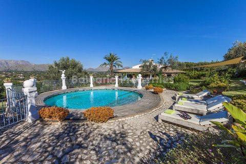 Fabulous finca with pool in the heart of Pollensa´s countryside This outstanding, 6 bedroom house sits on a generous plot of around 26.000m2 in the Pollensa countryside, it holds an elevated position, allowing panoramic views of the Tramuntana mounta...