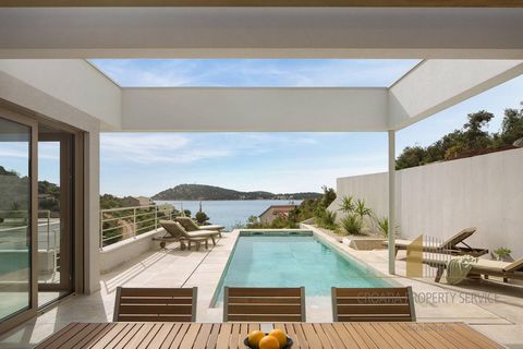 Luxury modern villa is located near the crystal clear sea in the most attractive part of the popular tourist town of Rogoznica. It is built on a hill, on the west side and offers a fantastic view of the sea and romantic sunsets. The villa is spread o...