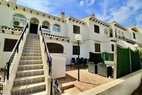 Appartement met 2 slaapkamers voor LANGE TERMIJN VERHUUR in Cabo Roig. Lange termijn verhuur van een volledig gerenoveerd appartement met 2 slaapkamers in een privé urbanisatie in Cabo Roig. Dit appartement met 2 slaapkamers en 2 badkamers heeft een ...