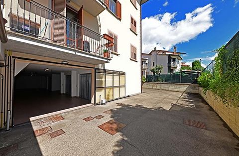 Introduction Comfortable apartment on the mezzanine floor served by an elevator, located in a quiet residential area of Castiglion Fiorentino. The apartment is well connected with services, in perfect balance between urban liveliness and the comfort ...
