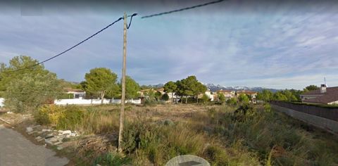 In a quiet area of the Tres Cales housing estate in the fishing village of Ametlla de Mar we are selling 2 contiguous urban plots of 893 m2 and 805 m2 depending on the cadastre You can build up to 2 villas with pool and garage on each plot or 5 in to...
