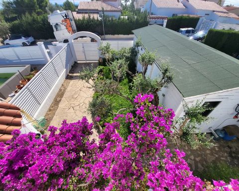 In the fishing village of lAmetlla de Mar we sell an individual villa of 73 m2 built on the ground floor with a garage and closed porch The house is distributed in a livingdining room an independent kitchen 2 bedrooms 2 bathrooms a laundry room and a...