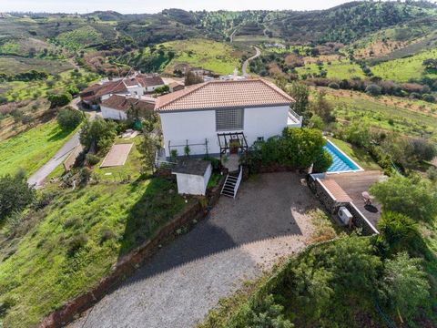 Private family pool, mediterranean gardens and ample parking at the top of the pepper tree lined driveway. The villa sits on the edge of a little village, rural but not remote. It's less than 15 min to drive into Tavira town, with a decent little sea...