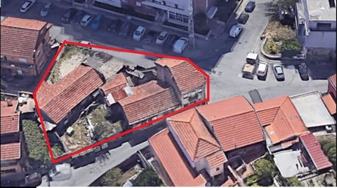 Set of buildings for total rehabilitation or construction of 2 houses. 528m2 of total area, with the possibility of building 2 floors, located 50m from Estrada da Circunvalação. Close to all kinds of shops, services and schools: East Park - 5 min Cen...