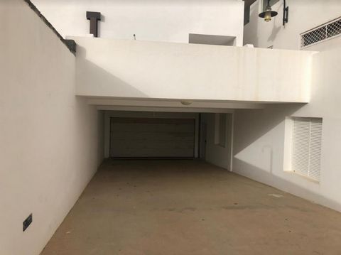 Venta lote compuesto por 79 plazas de aparcamiento de nuestra propiedad en Lanzarote Son las únicas plazas de garaje que existen en el residencial, actualmente sin uso, por lo cual los residentes aparcan en la calle. Las mismas están situadas debajo ...