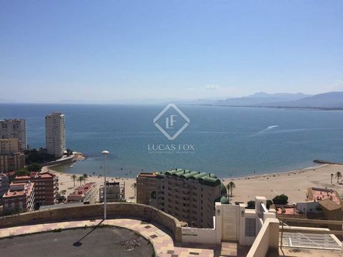 The plot is located in the Cullera Lighthouse area, in a fully consolidated area with easy and quick access to all amenities. It is accessible by two streets, one in the lower part and another in the upper part of the plot. It has an area of 630 m² a...
