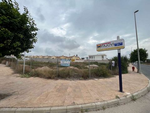 A wonderful opportunity awaits you in the urbanisation of la Marina: a beautiful 516m2 piece of building land located on a corner plot. This conveniently located plot is in a quiet residential area, just 15 minutes' walk from the nearest commercial z...