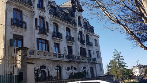45 minutes from Fontainbleau, in the heart of Sens, this building of unique architecture, built in 1908 under the direction of the architect Georges Richardot, steeped in history, privileged location, close to the city center and the train station on...