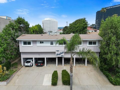 11627 Mayfield Avenue, located in prime Brentwood, is a distinguished property with a rich history, having been in the same family's care since its construction in 1953. This 7,130 SF property is set on an expansive 11,100 sq. ft. lot and comprises S...