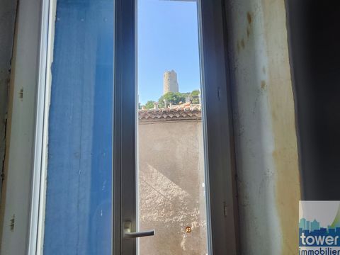GRUISSAN - Large house of 160m2 to renovate. The set consists of 3 floors of about 55m2 each. Comprising 4 large bedrooms. Ideal for an investor, but also for a large family home. All this in a charming village close to all amenities. Vincent from th...