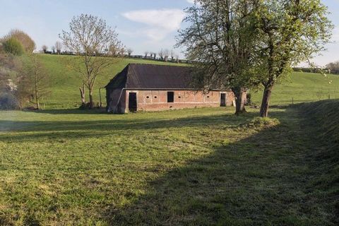 Barn to renovate and transform into a dwelling on a plot of 2,875m2 in a small quiet village between Neufchâtel-en-Bray and Forges les Eaux. For a visit contact Philippe ... ...............................................................................