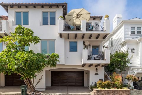 Loma Drive exudes comfort & tranquility w/a thoughtful blend of design & comfort alike a high end hotel. We are in the heart of Hermosa Beach, steps from the best restaurants, shops and the Pacific Ocean. This immaculately kept 2005 built home offers...