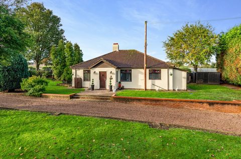 As you enter the bungalow, you are greeted by a spacious and inviting kitchen diner with a range cooker, which serves as the heart of the home. The kitchen features beautiful engineered oak flooring that adds warmth and character to the space. The op...