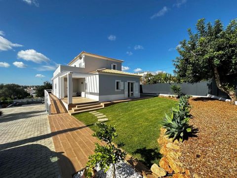 Detached villa with Ria Formosa sea views. Tucked away in a very convenient area with easy access to either Fuseta or Olhao is this recent finished luxury villa with 4 bedrooms and 194 sqm of gross area inserted in a plot of 914 sqm perfectly cared f...