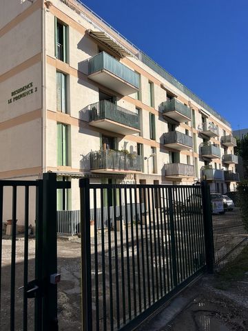 Apartment located on the 2nd floor of a secure residence. With Category C DPE. The apartment includes three spacious bedrooms, a living room, equipped kitchen, parking, a cellar, a balcony, and an option for a garage. Enjoy a rental yield of 8.5% wit...