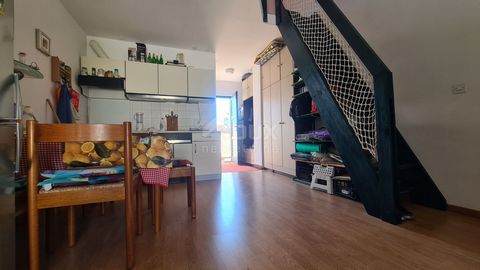 Location: Ličko-senjska županija, Senj, Stinica. SENJ, STINICA, apartment with garage on the first floor, balcony, sea view Just 5 km before Jablanca, the Jadranska magistrala branches off and leads us to Stinica, which consists of apartments and an ...
